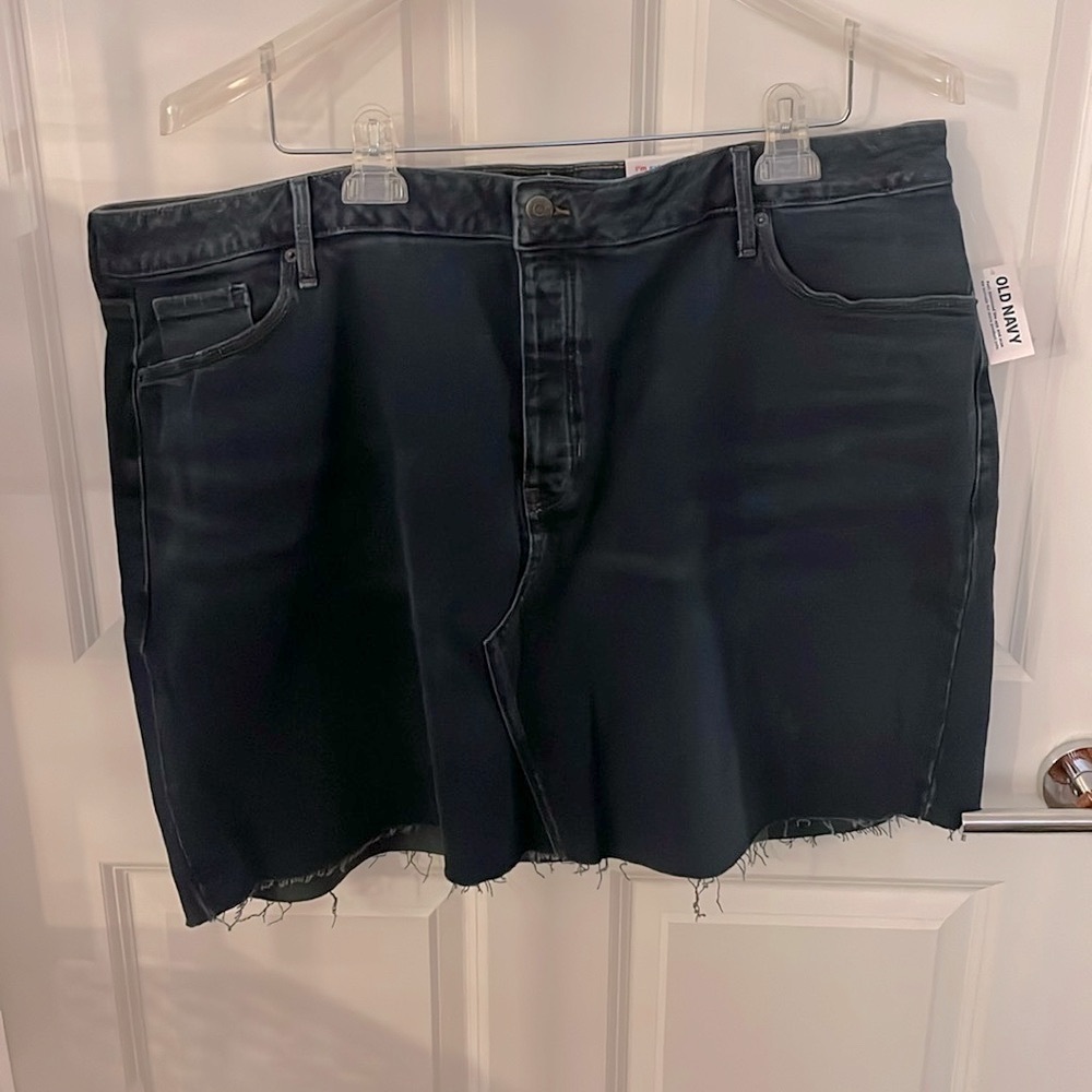 Old Navy Dark Denim Jean Skirt. size 22. NWT